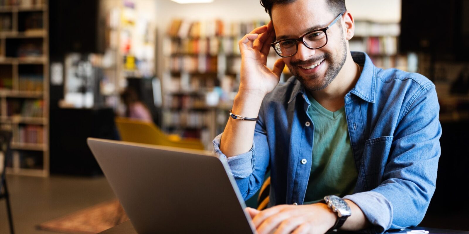 Vom Hobby zum Einkommen: Wie man die Freizeit online und offline sinnvoll monetarisiert