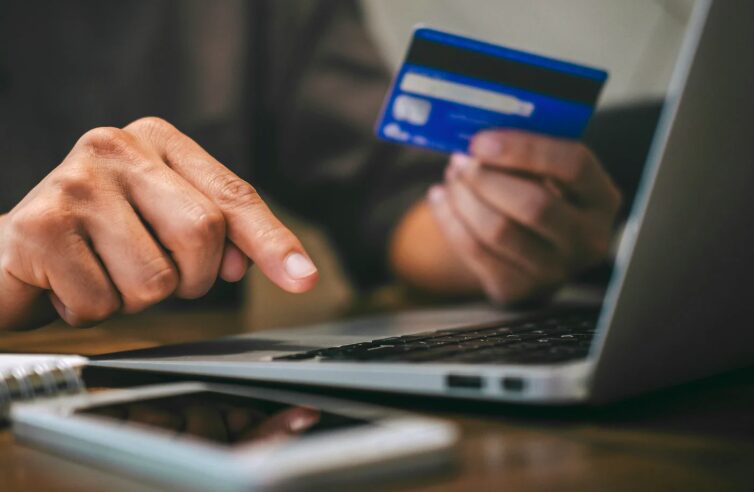 5 smarte Finanzhacks, um Kreditkarten für Ihre Investitionen zu nutzen