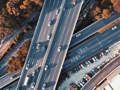 Für welche Kraftfahrzeuge gilt innerorts die freie Fahrstreifenwahl?