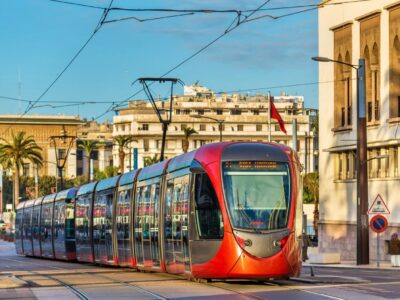 In welchen Fällen dürfen Sie eine Straßenbahn links überholen? Tipps und Tricks