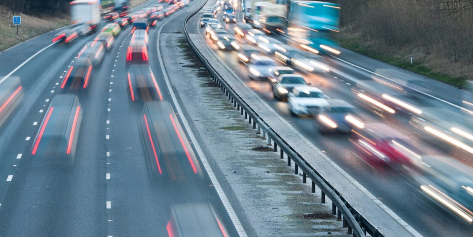 Wovon hängt der einzuhaltende Abstand zum vorausfahrenden Fahrzeug ab?