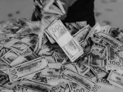 Der reichste Mensch der Welt 2025: Wer führt das Forbes-Ranking an?