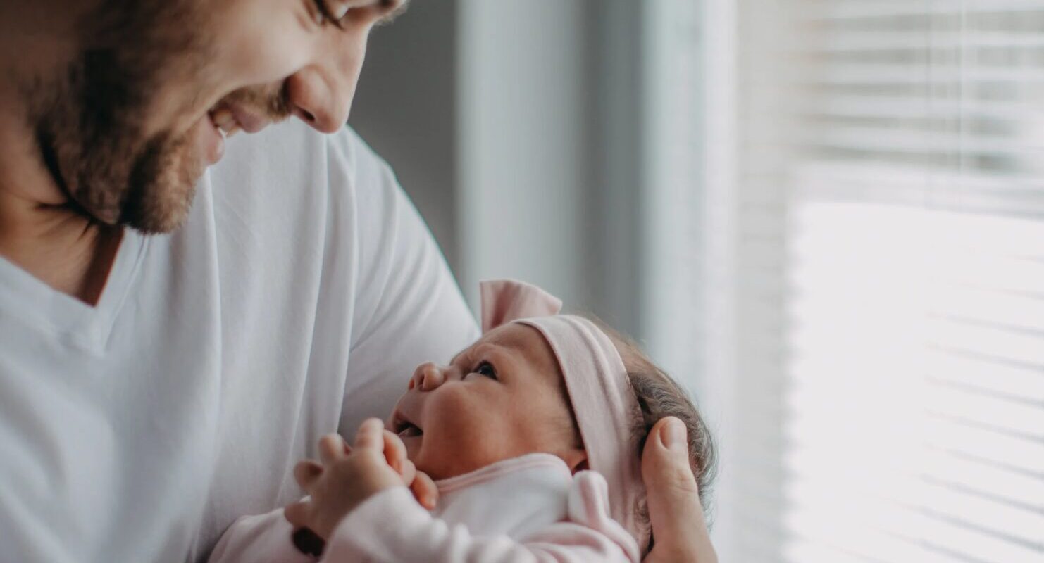 10 Tage Sonderurlaub bei der Geburt: Wann Väter 2025 Anspruch auf freie Tage haben!
