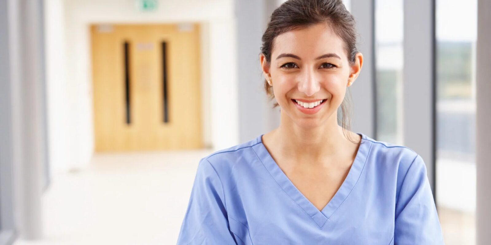 Neues Gesetz für ungelernte Pflegehilfskraft ab 2025 im Berufsfeld