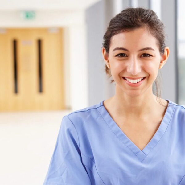 Neues Gesetz für ungelernte Pflegehilfskraft ab 2025 im Berufsfeld