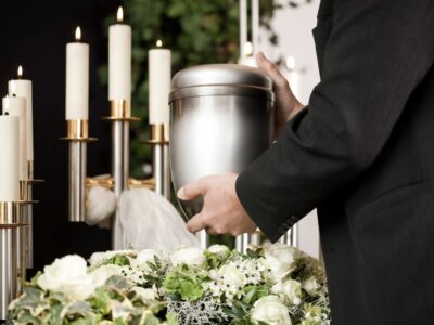 Was verdient man als Bestatter