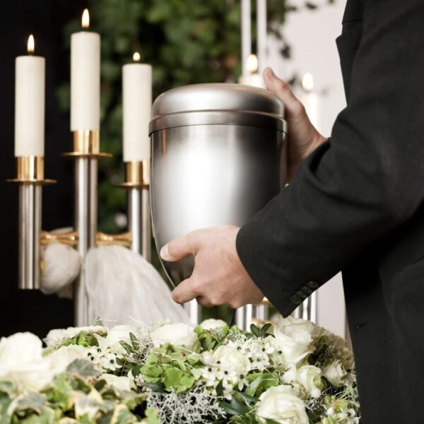 Was verdient man als Bestatter
