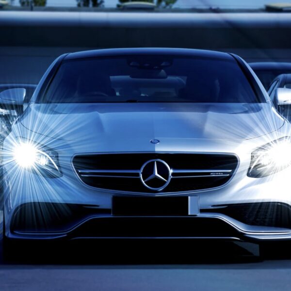 Mercedes verkauft alle Autohäuser